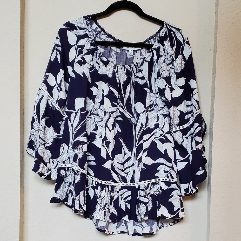 Fever Women's Navy & White Floral Print Top Size M